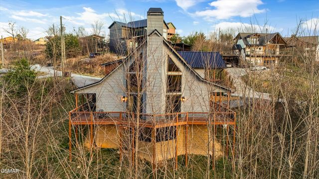 561 Edgewood Drive, Gatlinburg, TN 37738