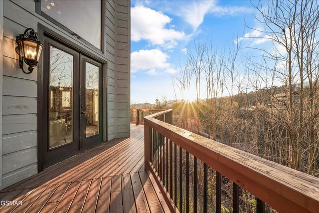 561 Edgewood Drive, Gatlinburg, TN 37738