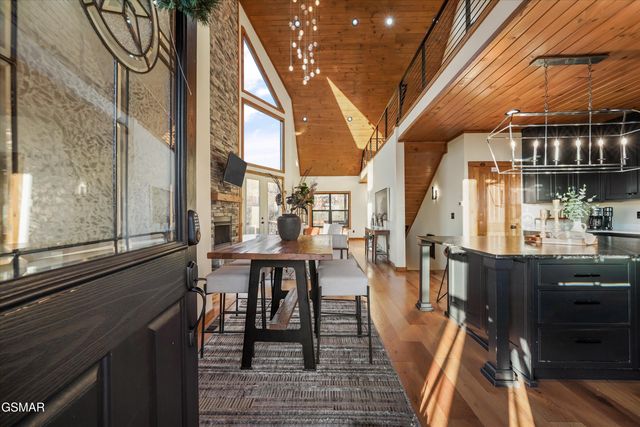 561 Edgewood Drive, Gatlinburg, TN 37738