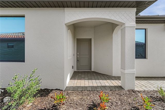 19617 Hinkley DR, Estero, FL 33928