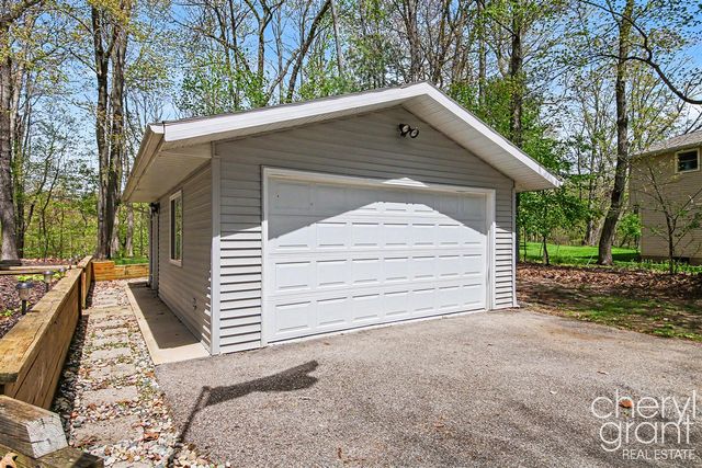 3047 Rogue Hollow Court, Belmont, MI 49306
