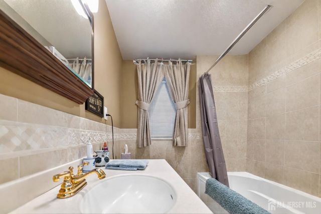 246 Highland Drive, Milltown, NJ 08850