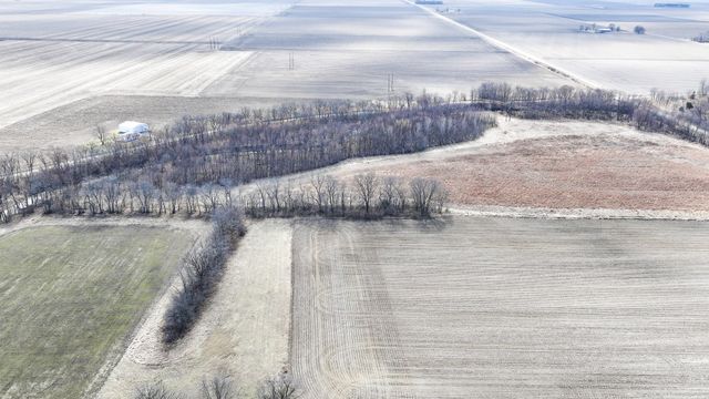 CH 7 2360 E, Newman, IL 61942