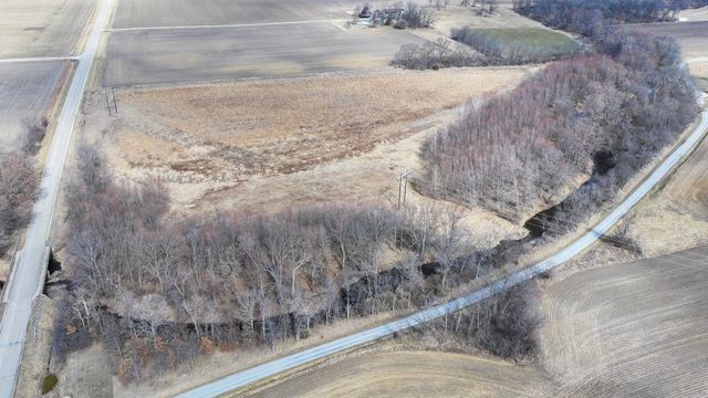 CH 7 2360 E, Newman, IL 61942