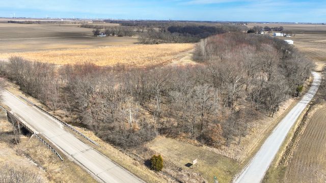 CH 7 2360 E, Newman, IL 61942