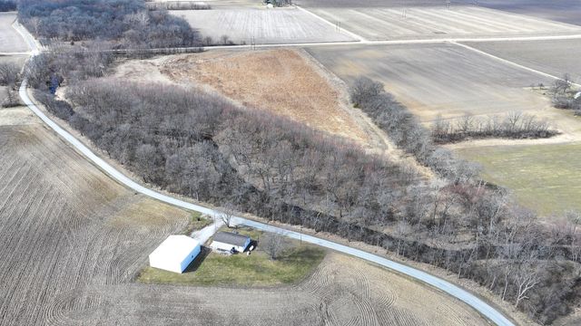 CH 7 2360 E, Newman, IL 61942