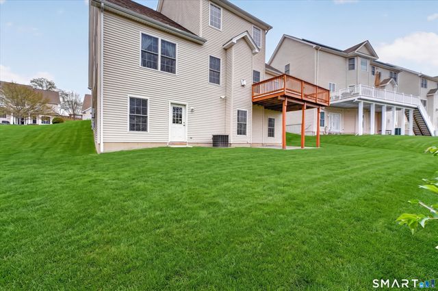 18 Tobins Court 18, Danbury, CT 06810