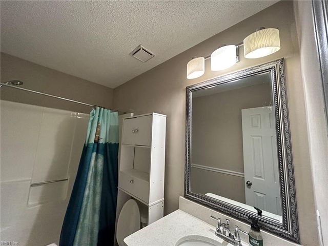 185 S Hunt Club RN, Newport News, VA 23608