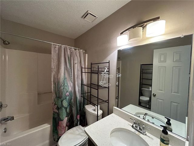 185 S Hunt Club RN, Newport News, VA 23608