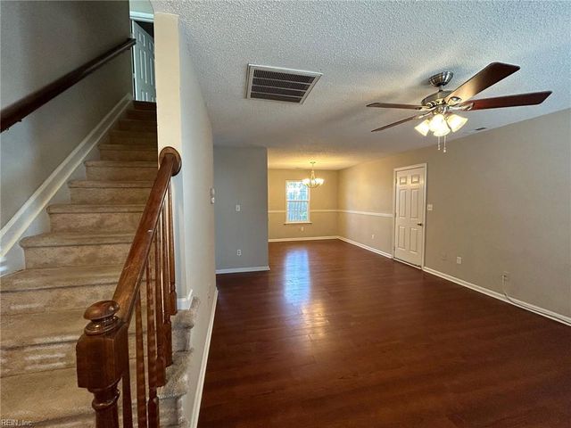 185 S Hunt Club RN, Newport News, VA 23608