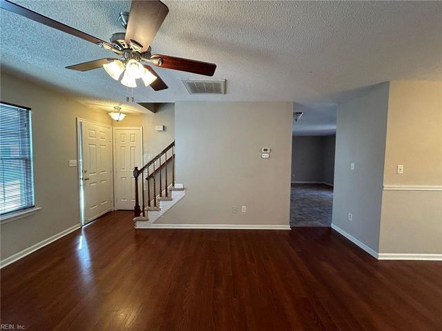 185 S Hunt Club RN, Newport News, VA 23608