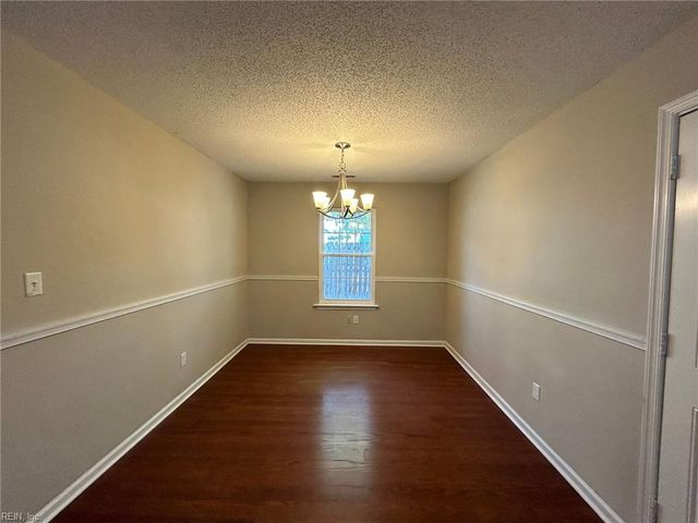 185 S Hunt Club RN, Newport News, VA 23608