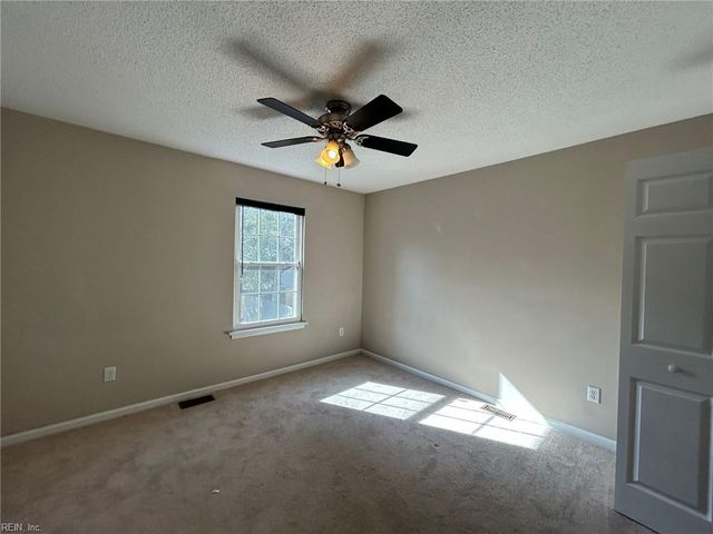 185 S Hunt Club RN, Newport News, VA 23608