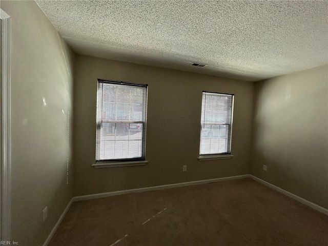 185 S Hunt Club RN, Newport News, VA 23608