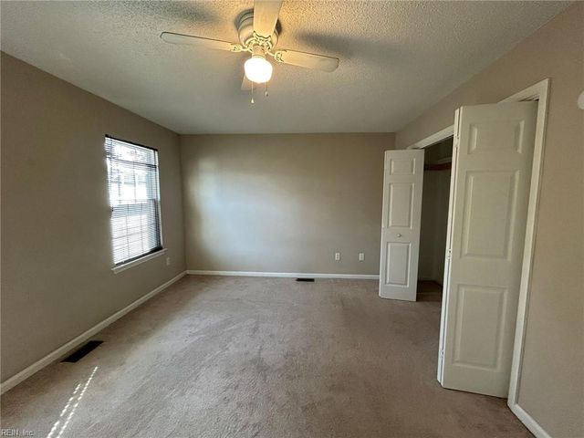 185 S Hunt Club RN, Newport News, VA 23608