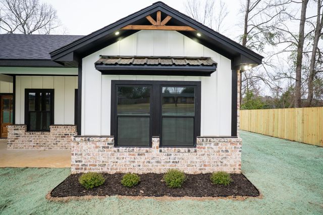 26B Cedar Hill Rd, Longview, TX 75605