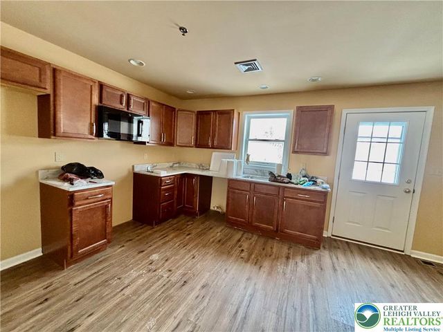 10 Railroad Avenue, East Bangor Boro, PA 18013