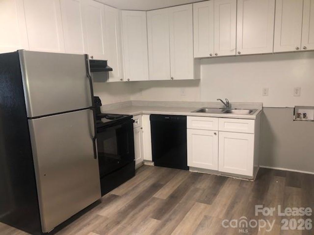 423 Edgegreen Drive, Charlotte, NC 28217