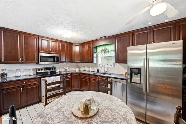 3984 Beattys Bridge Road, Atkinson, NC 28421
