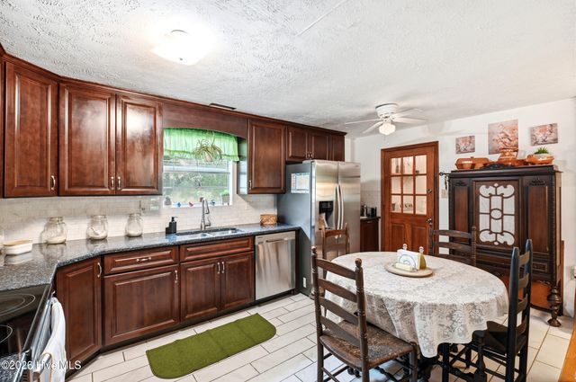 3984 Beattys Bridge Road, Atkinson, NC 28421