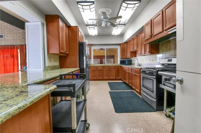 332 N. Lyon, Hemet, CA 92543