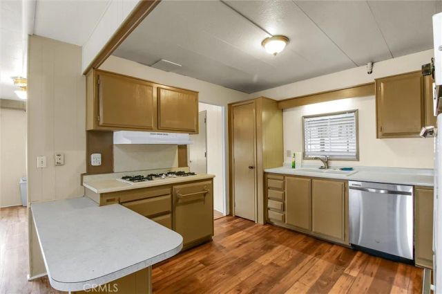 332 N. Lyon, Hemet, CA 92543