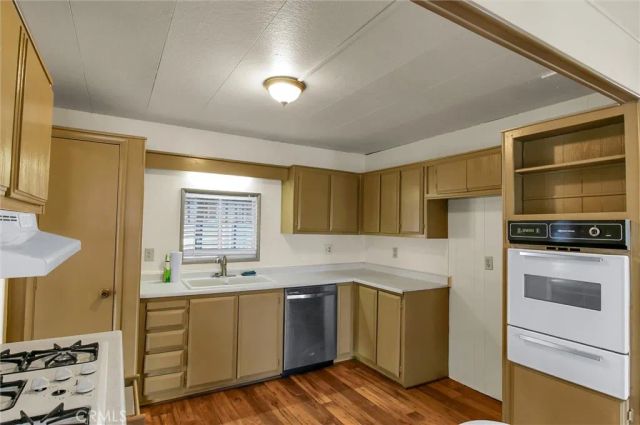 332 N. Lyon, Hemet, CA 92543