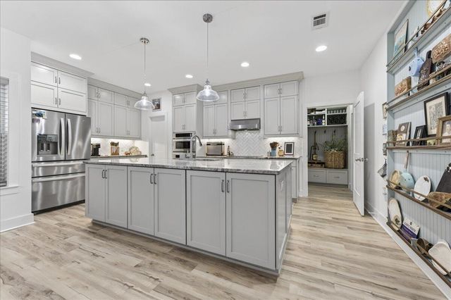 6724 Kempton Street, Navarre, FL 32566