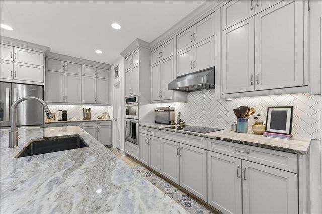 6724 Kempton Street, Navarre, FL 32566