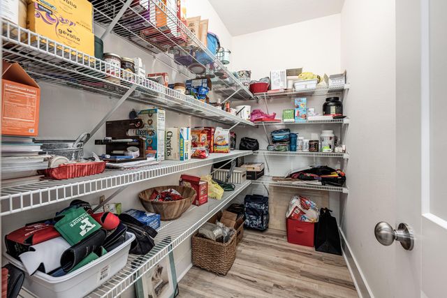 6724 Kempton Street, Navarre, FL 32566