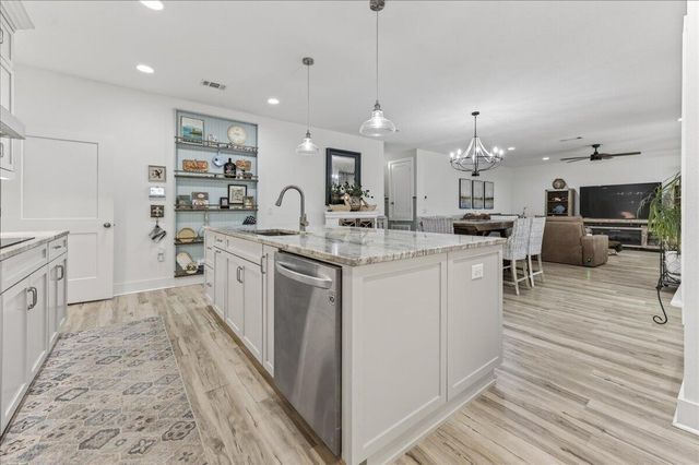 6724 Kempton Street, Navarre, FL 32566