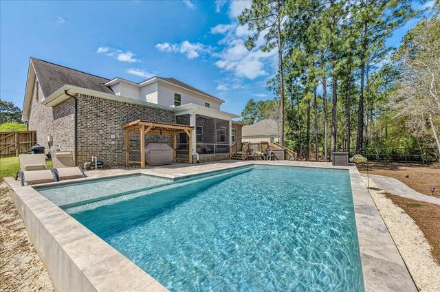 6724 Kempton Street, Navarre, FL 32566