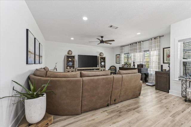 6724 Kempton Street, Navarre, FL 32566