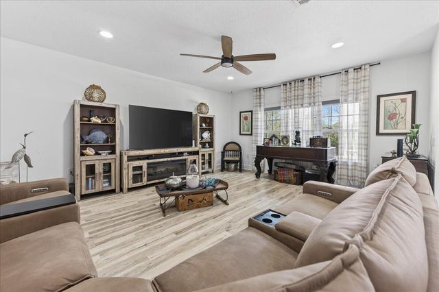 6724 Kempton Street, Navarre, FL 32566