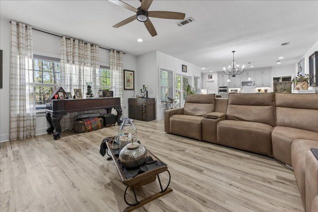 6724 Kempton Street, Navarre, FL 32566