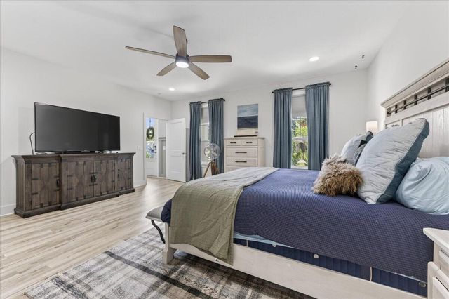 6724 Kempton Street, Navarre, FL 32566