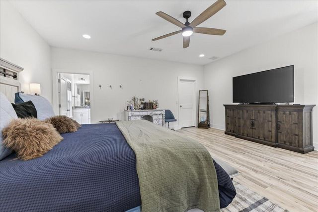 6724 Kempton Street, Navarre, FL 32566