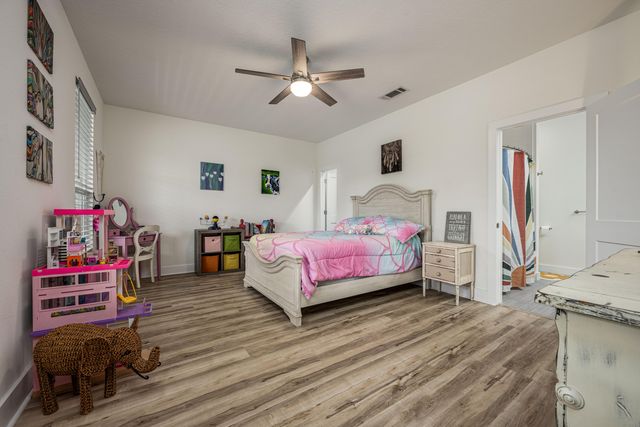 6724 Kempton Street, Navarre, FL 32566