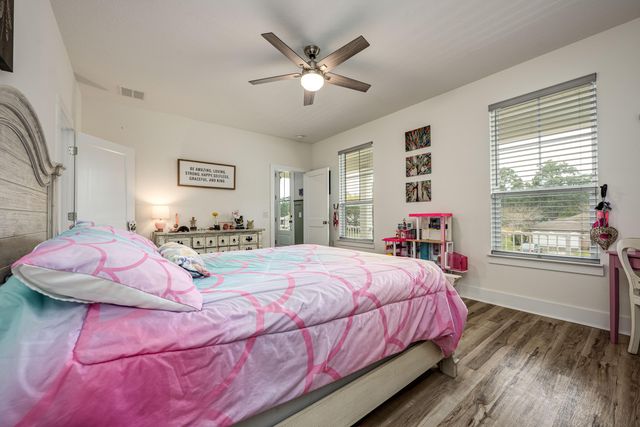 6724 Kempton Street, Navarre, FL 32566