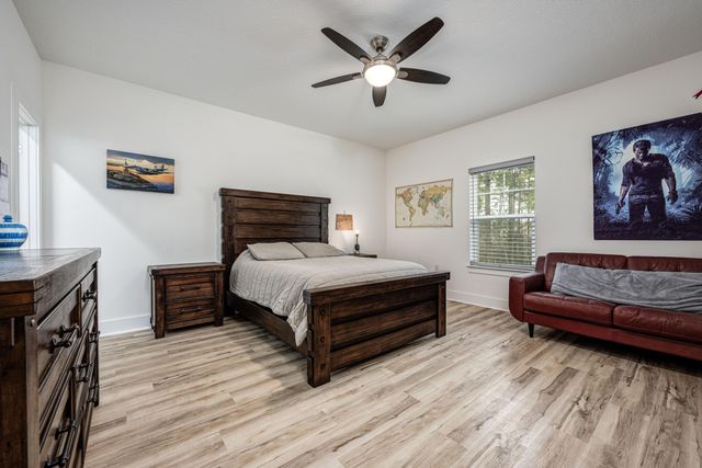6724 Kempton Street, Navarre, FL 32566