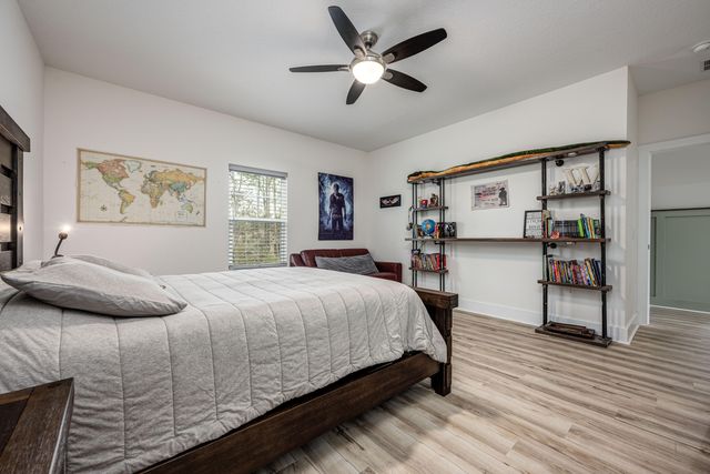 6724 Kempton Street, Navarre, FL 32566