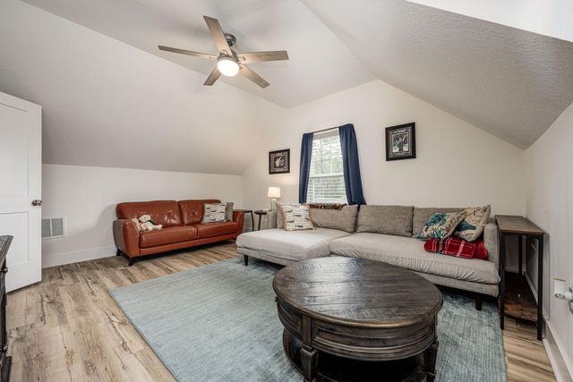 6724 Kempton Street, Navarre, FL 32566