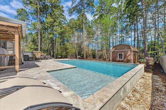 6724 Kempton Street, Navarre, FL 32566