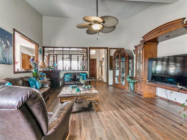 2011 Lankestar Way, Yukon, OK 73099