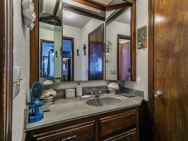 2011 Lankestar Way, Yukon, OK 73099