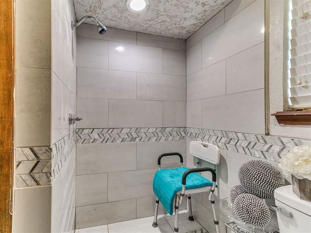 2011 Lankestar Way, Yukon, OK 73099