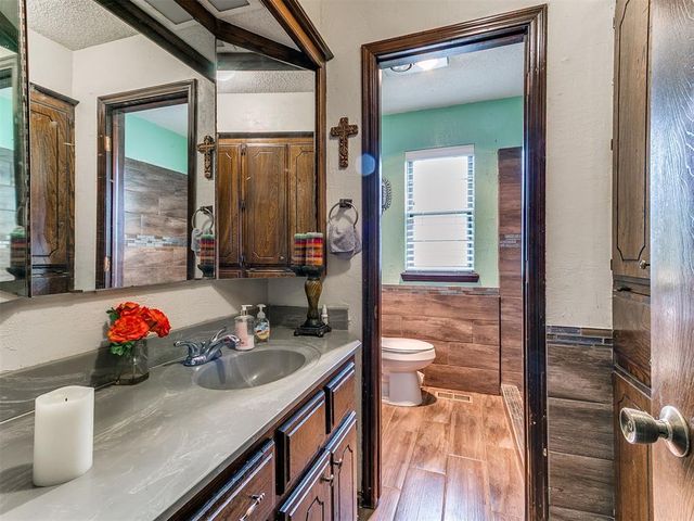 2011 Lankestar Way, Yukon, OK 73099