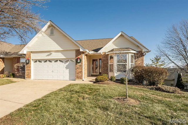 3166 Country Bluff Drive 38C, St Charles, MO 63301