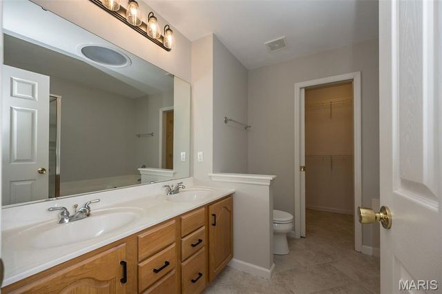 3166 Country Bluff Drive 38C, St Charles, MO 63301