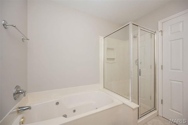 3166 Country Bluff Drive 38C, St Charles, MO 63301